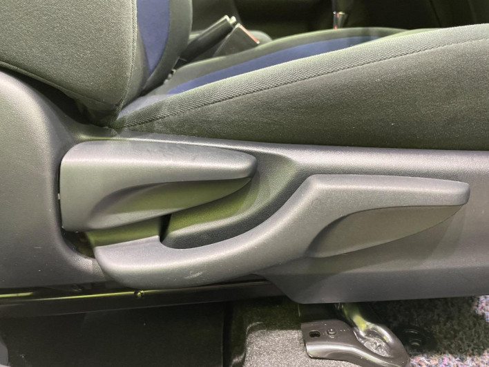 2018 Toyota Aqua DAA-NHP10 (UW-69ef58ca5b47b)[14]