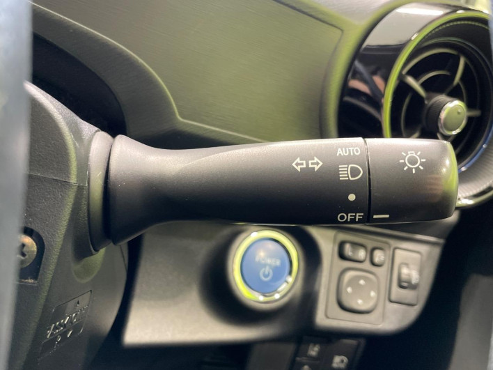 2018 Toyota Aqua DAA-NHP10 (UW-69ef58ca5b47b)[28]