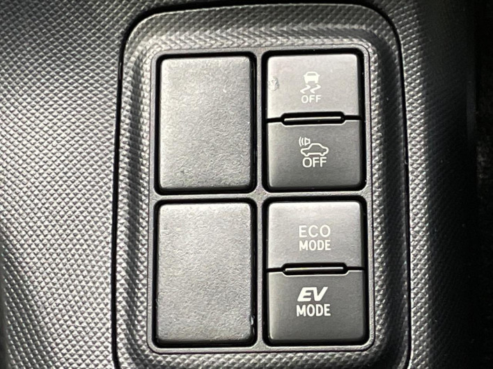 2018 Toyota Aqua DAA-NHP10 (UW-69ef58ca5b47b)[21]