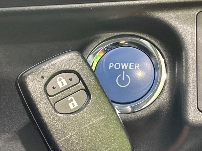 2018 Toyota Aqua DAA-NHP10 (UW-69ef58ca5b47b)[16]