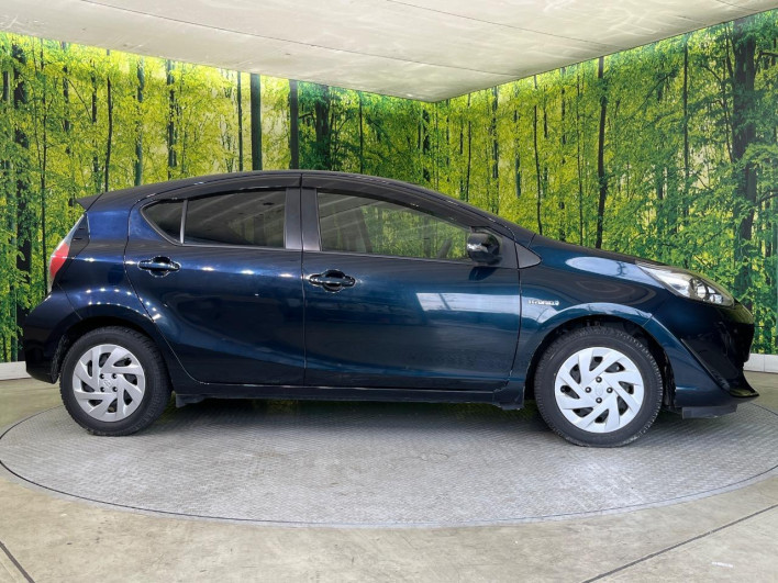 2018 Toyota Aqua DAA-NHP10 (UW-69ef58cb29483)[11]