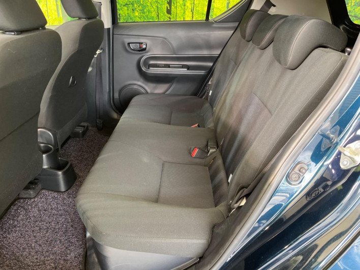 2018 Toyota Aqua DAA-NHP10 (UW-69ef58cb29483)[29]