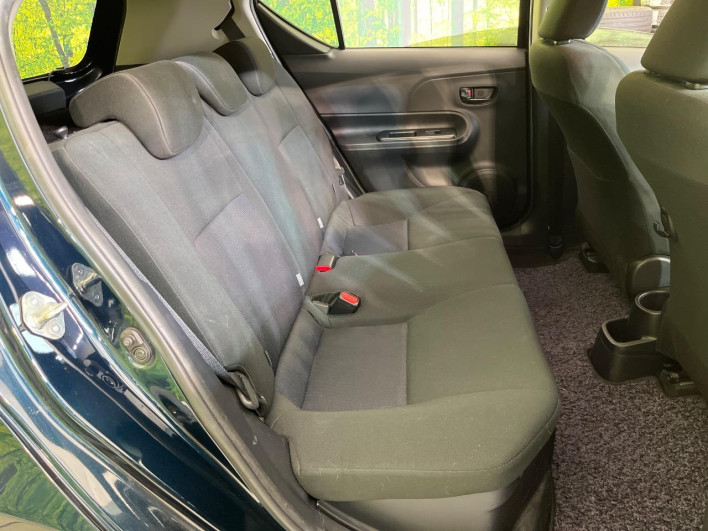 2018 Toyota Aqua DAA-NHP10 (UW-69ef58cb29483)[27]