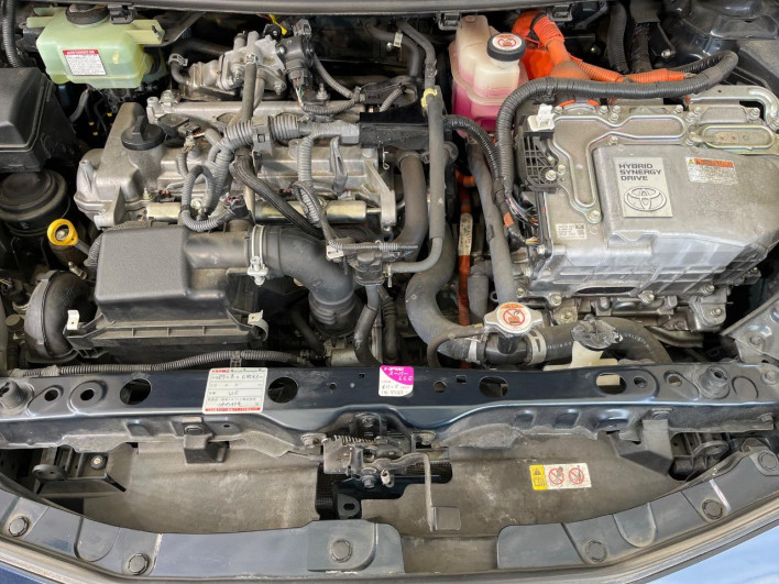 2018 Toyota Aqua DAA-NHP10 (UW-69ef58cb29483)[4]