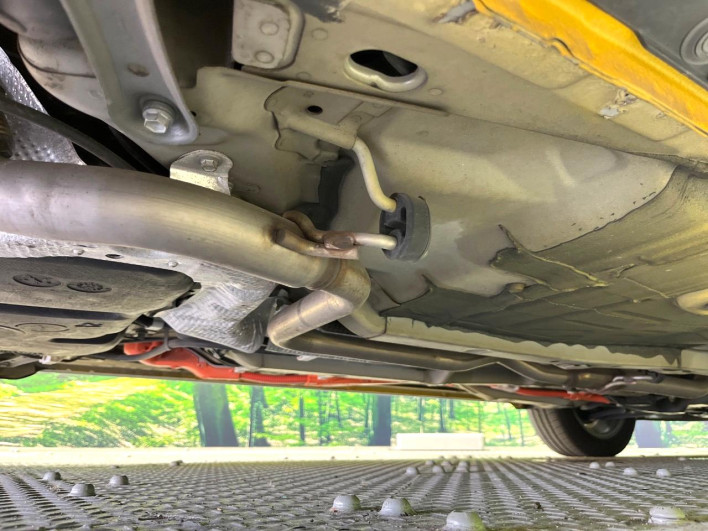 2019 Toyota Aqua DAA-NHP10H (UW-69ef58cbe2b0c)[28]