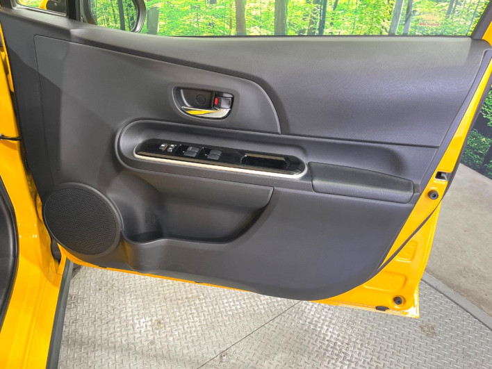 2019 Toyota Aqua DAA-NHP10H (UW-69ef58cbe2b0c)[27]