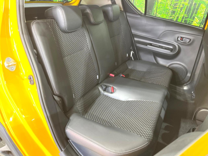 2019 Toyota Aqua DAA-NHP10H (UW-69ef58cbe2b0c)[25]