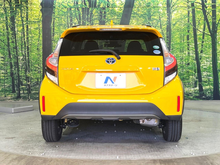 2019 Toyota Aqua DAA-NHP10H (UW-69ef58cbe2b0c)[10]