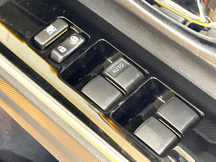 2019 Toyota Aqua DAA-NHP10H (UW-69ef58cbe2b0c)[23]