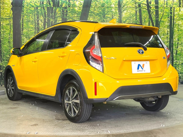 2019 Toyota Aqua DAA-NHP10H (UW-69ef58cbe2b0c)[11]