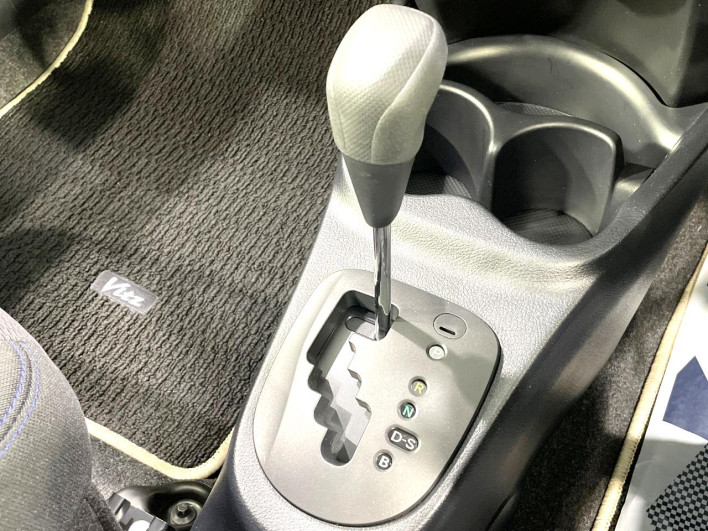 2016 Toyota Vitz DBA-NSP130 (UW-69ef58ce09bce)[16]