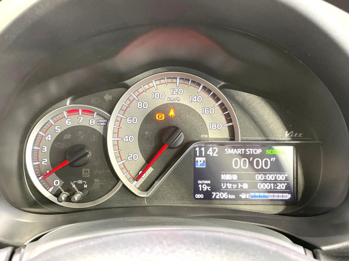 2016 Toyota Vitz DBA-NSP130 (UW-69ef58ce09bce)[24]