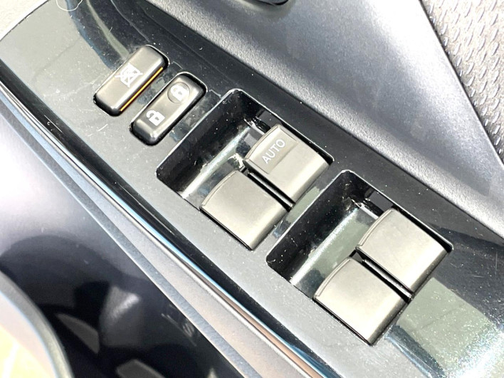 2016 Toyota Vitz DBA-NSP130 (UW-69ef58ce09bce)[9]