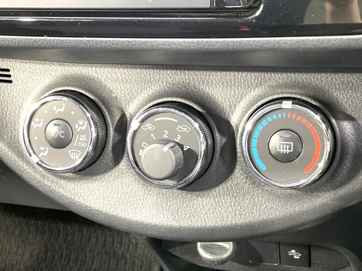 2016 Toyota Vitz DBA-NSP130 (UW-69ef58ce09bce)[12]