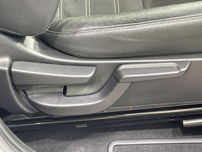 2016 Honda VEZEL DAA-RU3 (UW-69ef58d889a3b)[29]