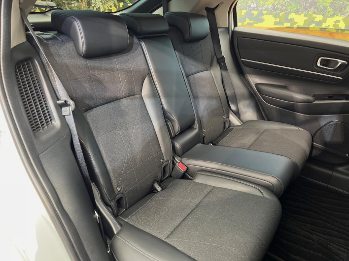 2021 Honda VEZEL 6AA-RV6 (UW-69ef58dd0cc88)[19]