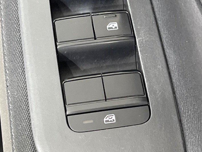 2022 Nissan Note 6AA-SNE13 (UW-69ef58e588716)[11]