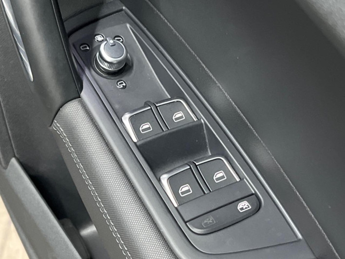 2016 Audi S1 Sportback ABA-8XCWZF (UW-69ef58f096782)[23]