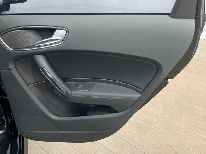 2016 Audi S1 Sportback ABA-8XCWZF (UW-69ef58f096782)[29]