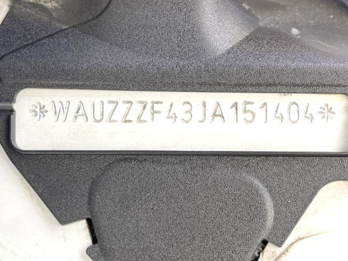2018 Audi A4 DBA-8WCYRF (UW-69ef58f0da1a4)[1]