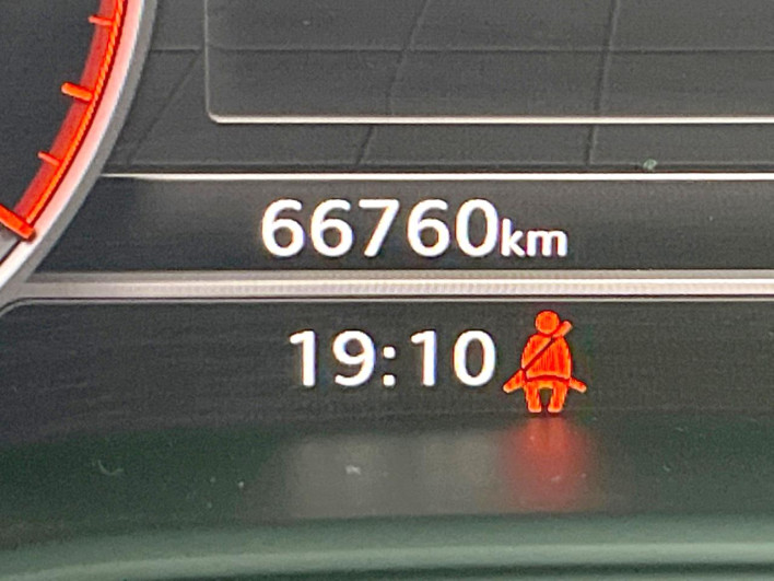 2018 Audi A4 DBA-8WCYRF (UW-69ef58f0da1a4)[2]