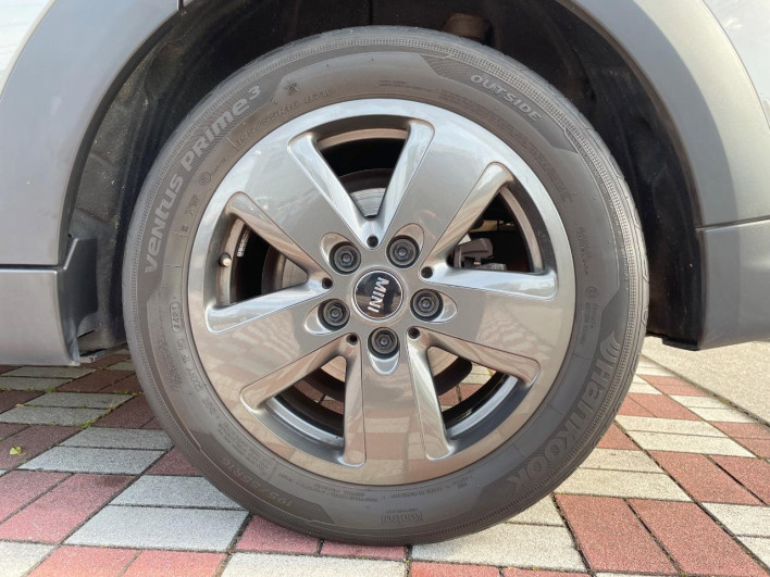 2022 Rover Mini 3DA-XV15MW (UW-69ef58f4e459a)[13]