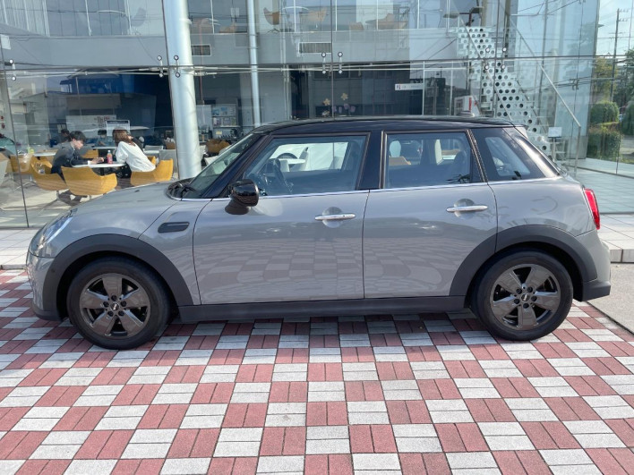 2022 Rover Mini 3DA-XV15MW (UW-69ef58f4e459a)[12]