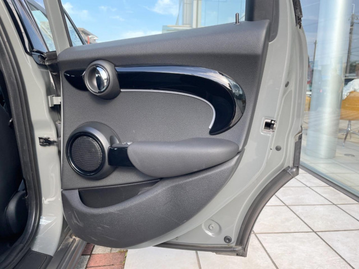 2022 Rover Mini 3DA-XV15MW (UW-69ef58f4e459a)[25]