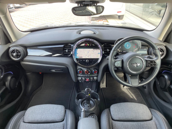 2022 Rover Mini 3DA-XV15MW (UW-69ef58f4e459a)[28]