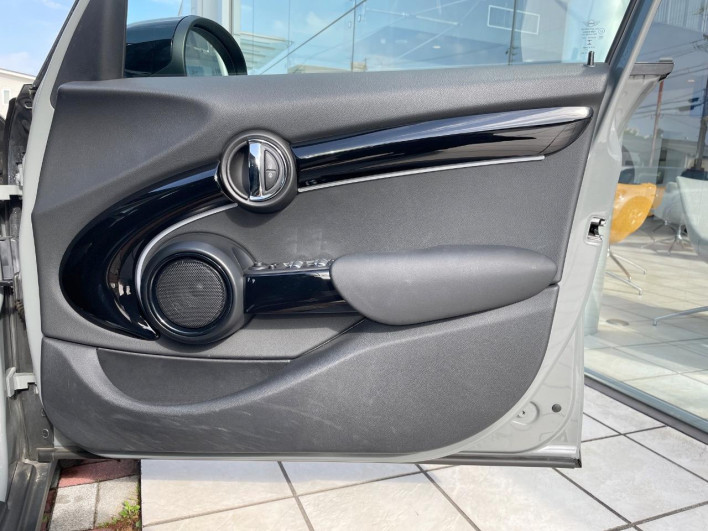 2022 Rover Mini 3DA-XV15MW (UW-69ef58f4e459a)[22]