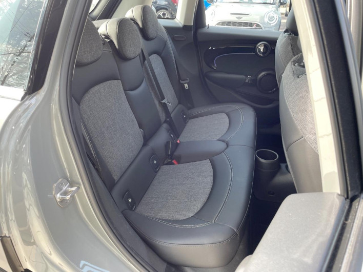2022 Rover Mini 3DA-XV15MW (UW-69ef58f4e459a)[8]