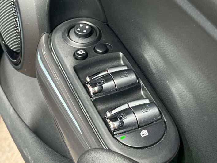 2018 Rover Mini DBA-XS15 (UW-69ef58f71a06e)[22]