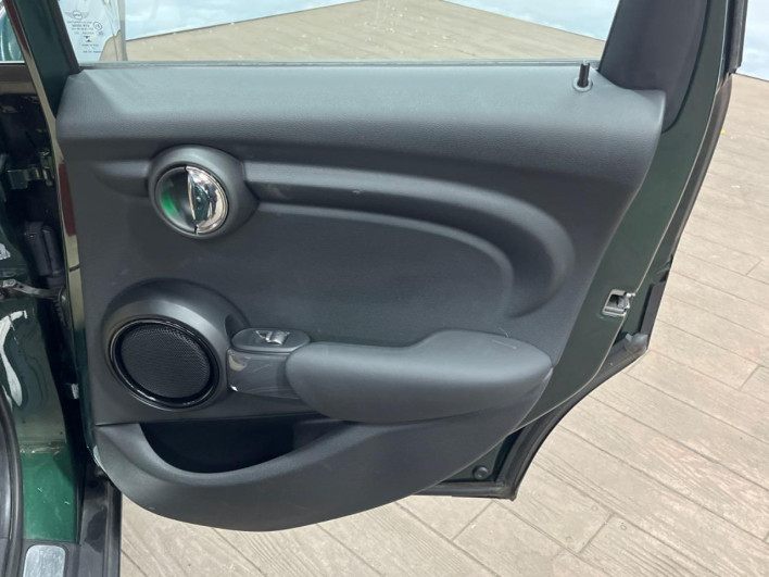 2018 Rover Mini DBA-XS15 (UW-69ef58f71a06e)[29]