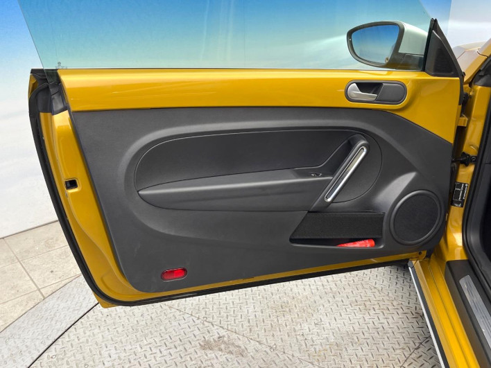 2016 Volkswagen The Beetle ABA-16CZDW (UW-69ef58f8eeed3)[28]