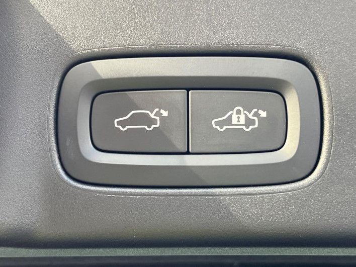 2017 Volvo V90 DBA-PB420 (UW-69ef58f9e33f5)[26]