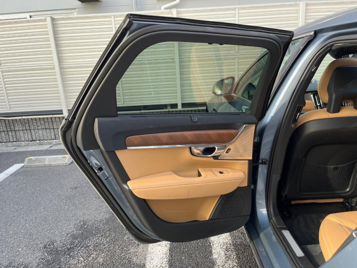 2017 Volvo V90 DBA-PB420 (UW-69ef58f9e33f5)[19]