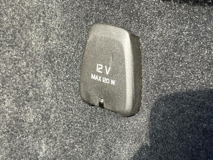 2017 Volvo V90 DBA-PB420 (UW-69ef58f9e33f5)[24]