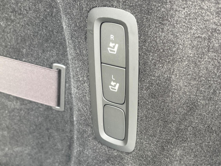 2017 Volvo V90 DBA-PB420 (UW-69ef58f9e33f5)[23]