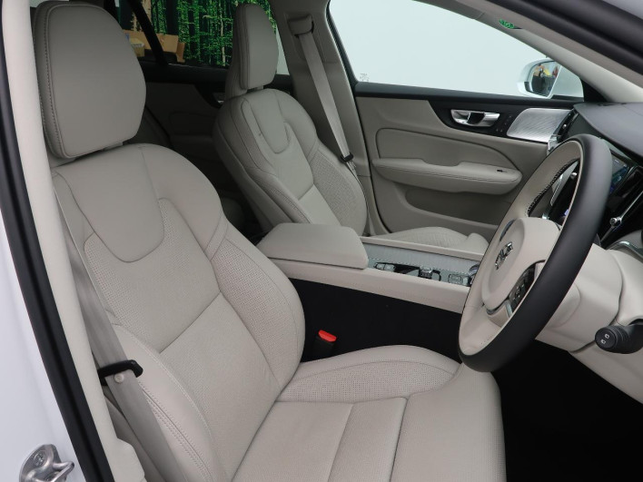 2025 Volvo V60 5AA-ZB420TM2 (UW-69ef58faa5be8)[23]