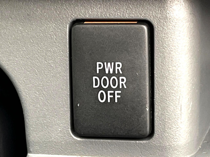 2008 Toyota Voxy DBA-ZRR70W (UW-69ef590034673)[26]