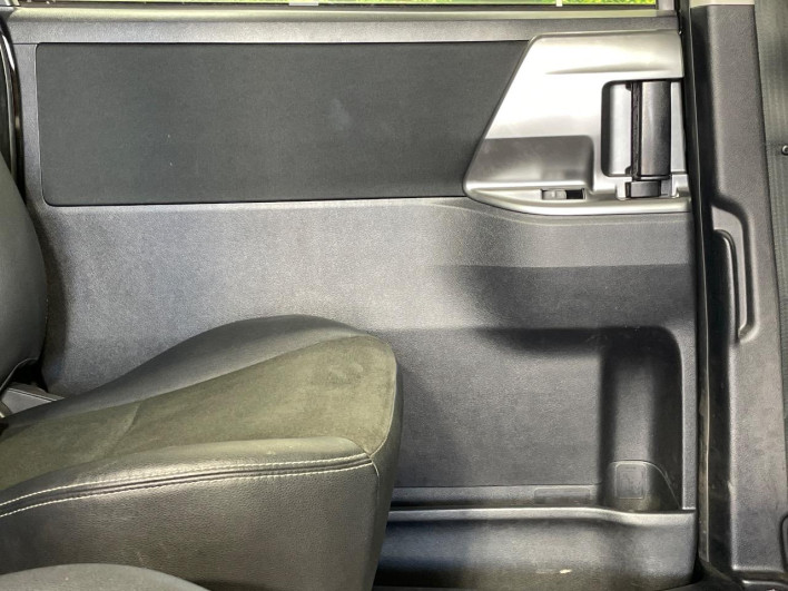 2013 Toyota Voxy DBA-ZRR70W (UW-69ef5900775fc)[25]