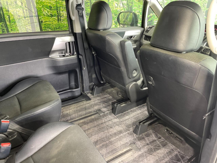 2013 Toyota Voxy DBA-ZRR70W (UW-69ef5900775fc)[26]