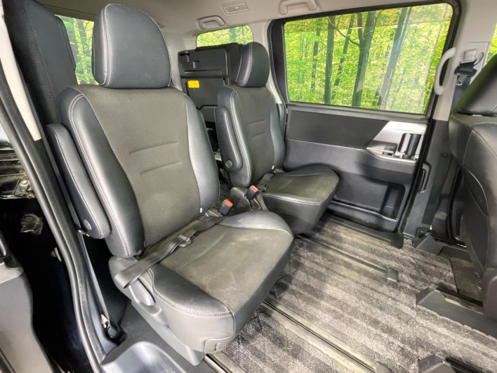 2013 Toyota Voxy DBA-ZRR70W (UW-69ef5900775fc)[27]