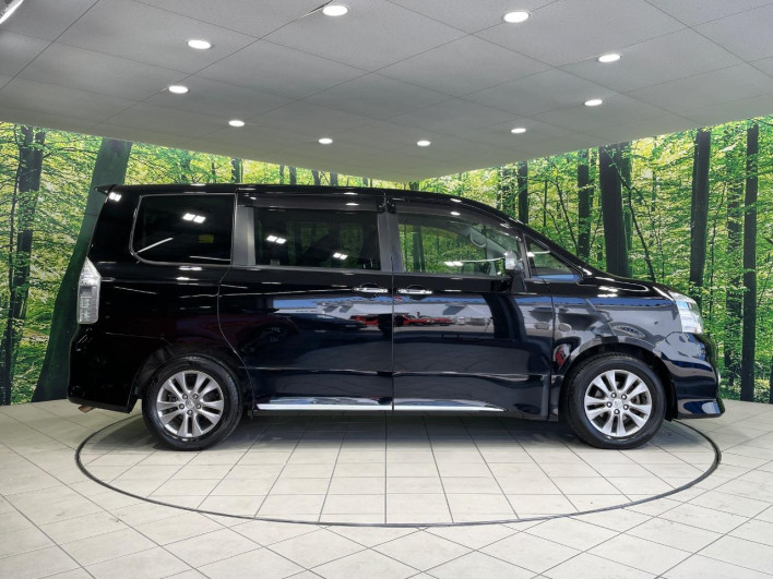 2013 Toyota Voxy DBA-ZRR70W (UW-69ef5900775fc)[17]