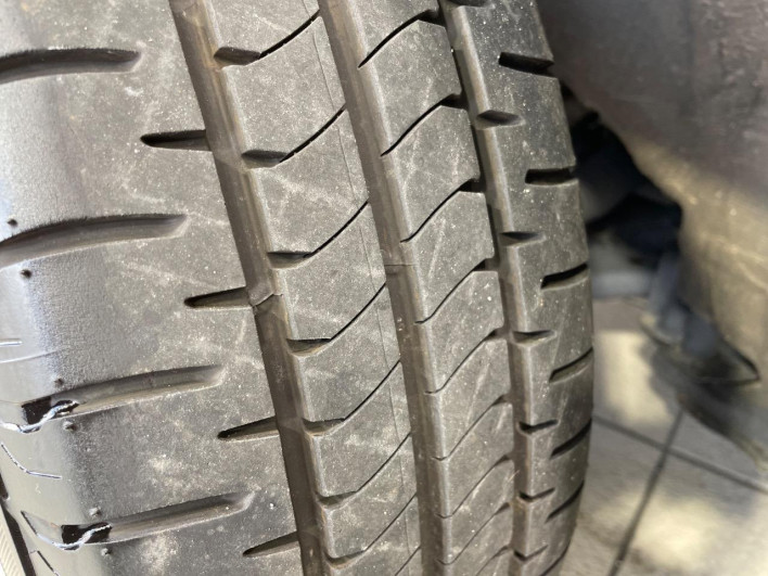 2013 Toyota Voxy DBA-ZRR70W (UW-69ef5900775fc)[9]