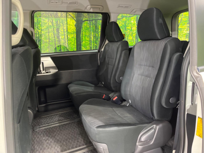 2013 Toyota Noah DBA-ZRR70W (UW-69ef59008f648)[19]