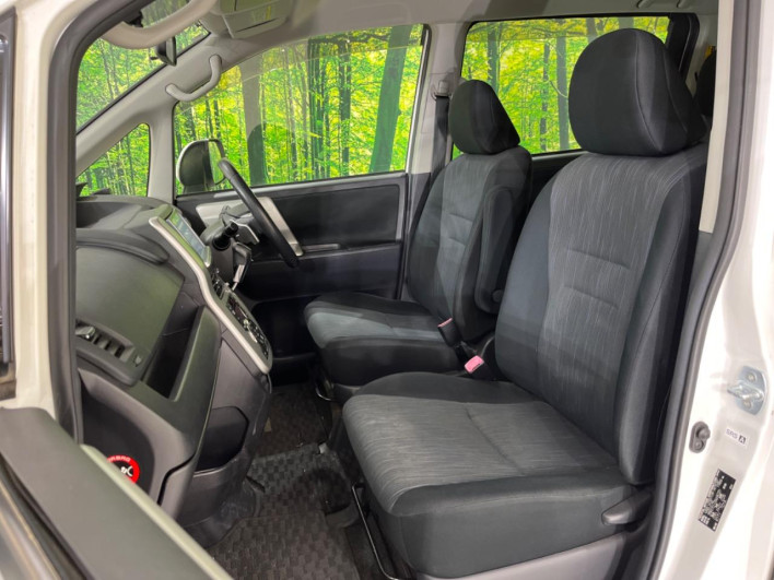 2013 Toyota Noah DBA-ZRR70W (UW-69ef59008f648)[21]