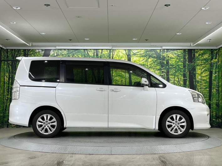 2013 Toyota Noah DBA-ZRR70W (UW-69ef59008f648)[9]