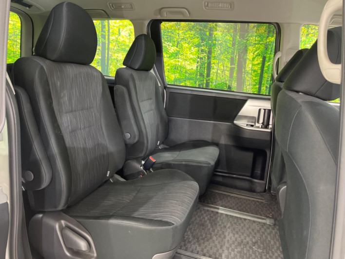 2013 Toyota Noah DBA-ZRR70W (UW-69ef59008f648)[17]