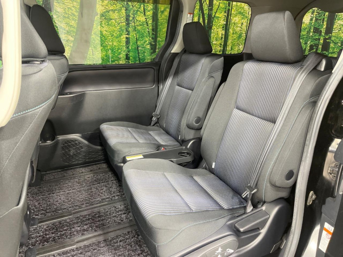 2016 Toyota Voxy DBA-ZRR80W (UW-69ef59021650d)[23]